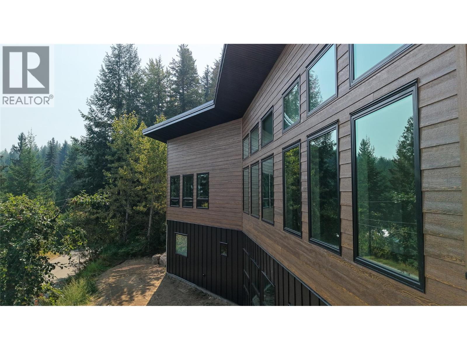 1572 Treadwell Street, Rossland, British Columbia  V0G 1Y0 - Photo 12 - 10363192