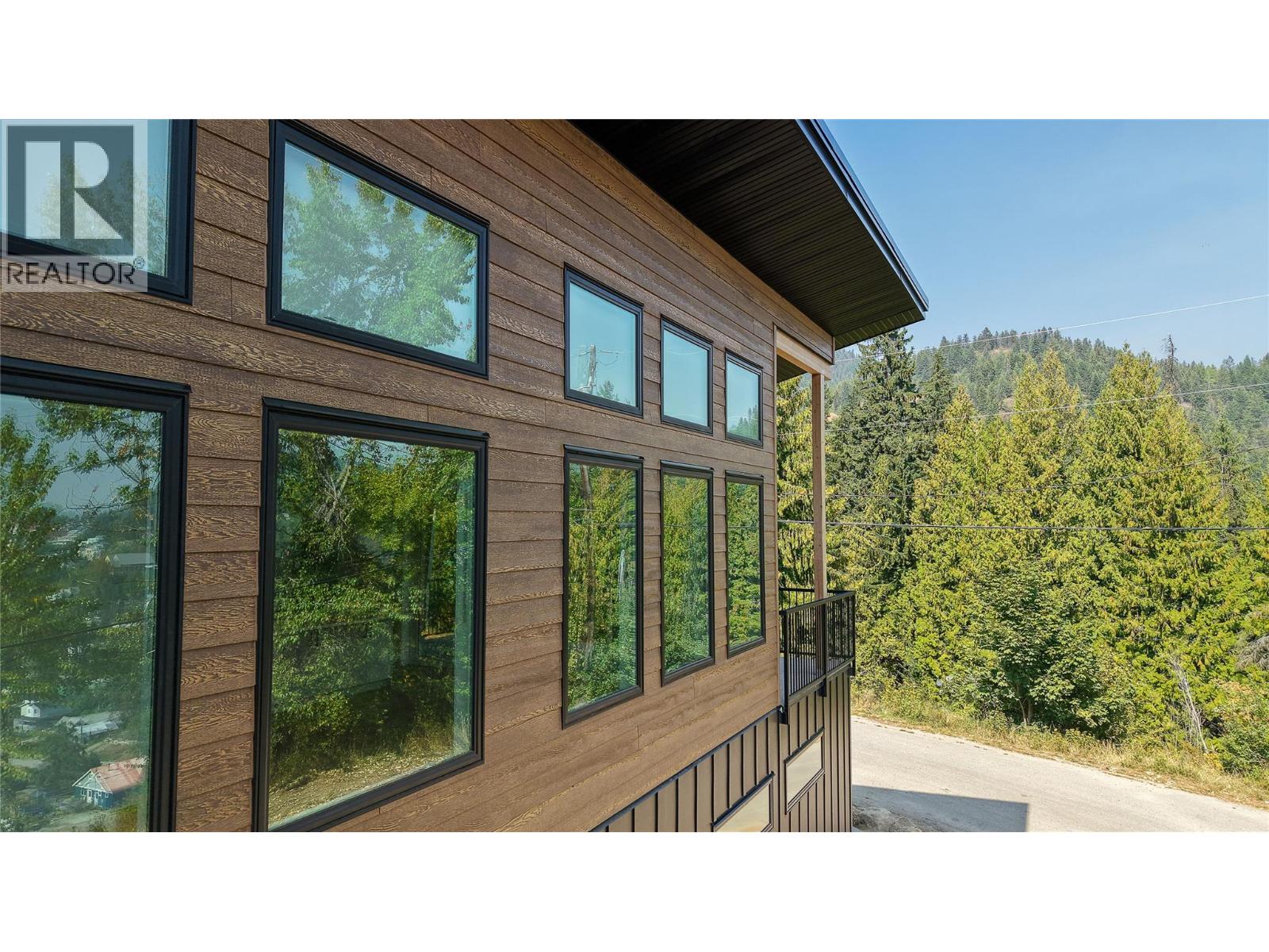 1572 Treadwell Street, Rossland, British Columbia  V0G 1Y0 - Photo 13 - 10363192