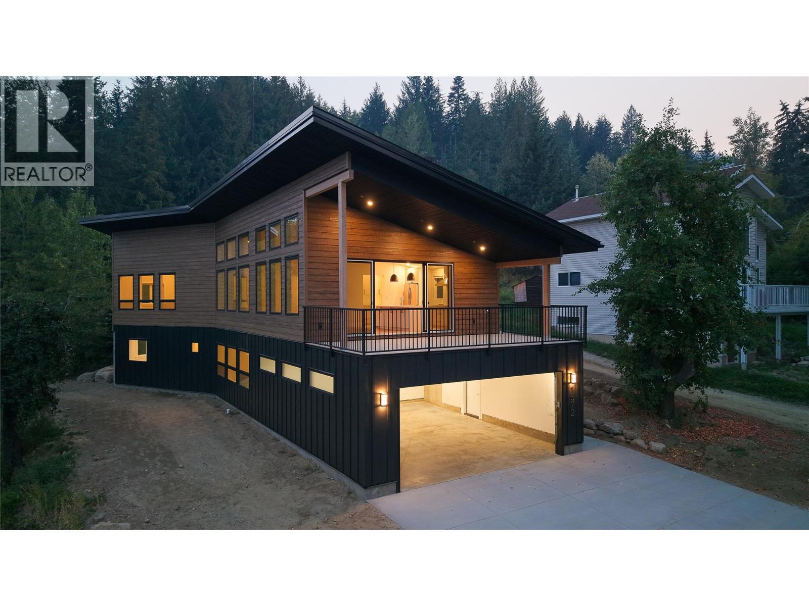 1572 Treadwell Street, Rossland, British Columbia  V0G 1Y0 - Photo 4 - 10363192