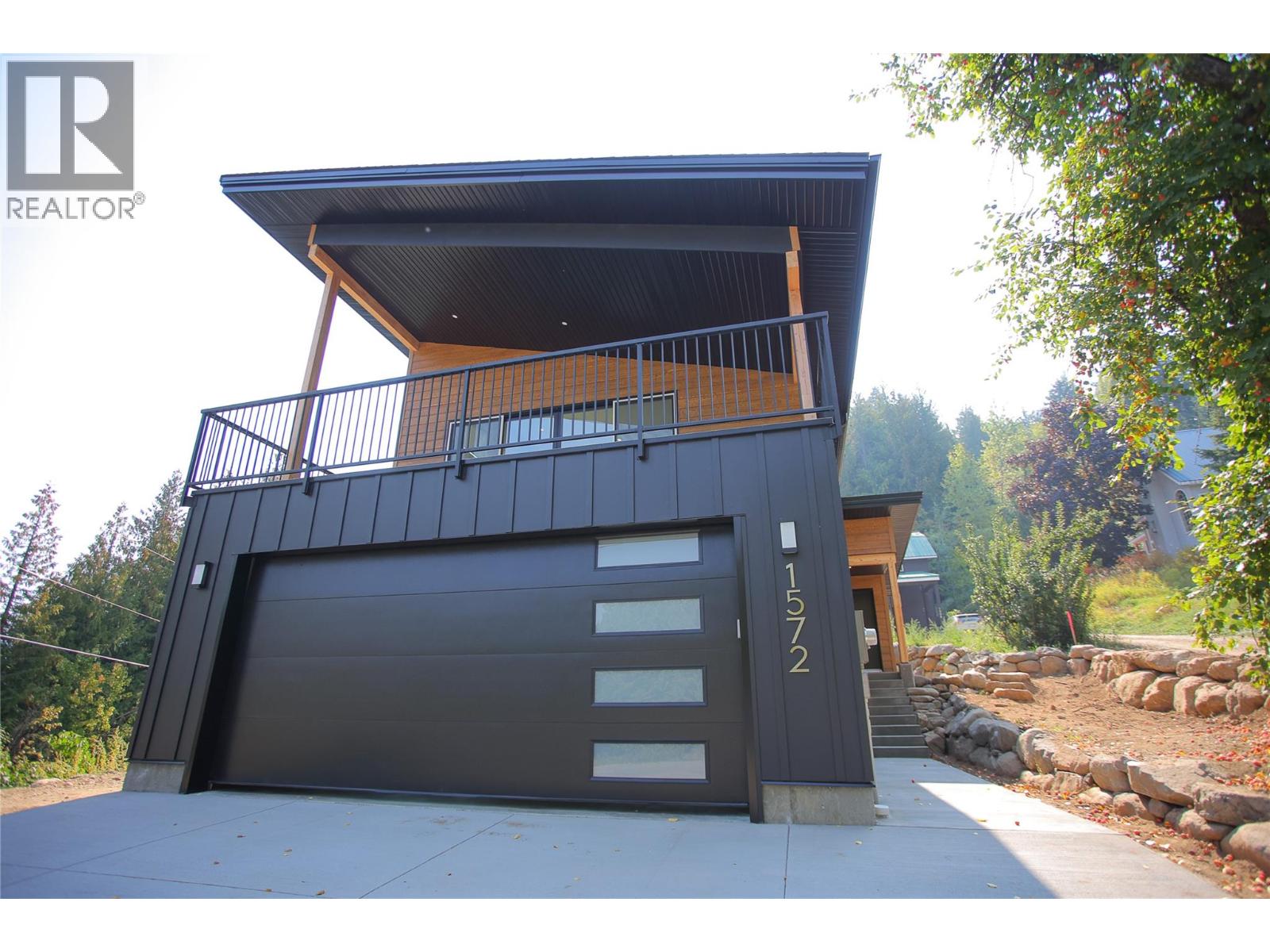 1572 Treadwell Street, Rossland, British Columbia  V0G 1Y0 - Photo 6 - 10363192