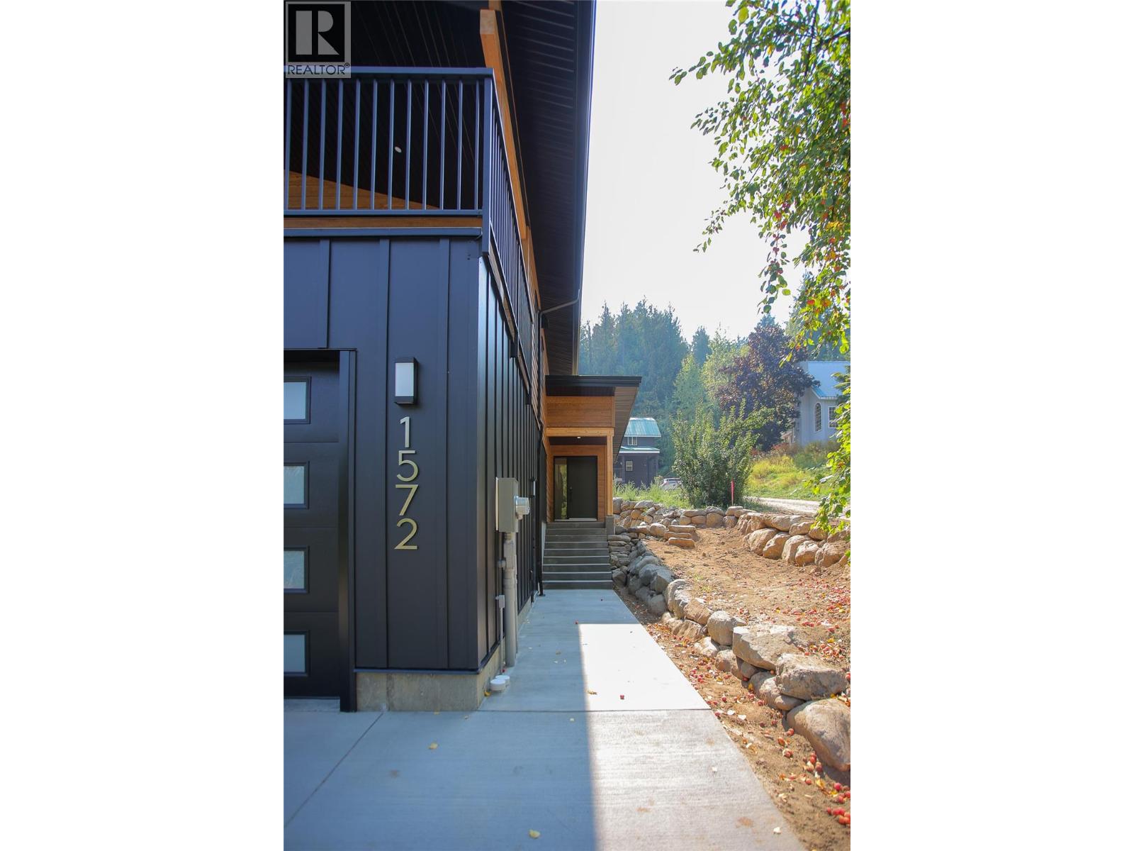 1572 Treadwell Street, Rossland, British Columbia  V0G 1Y0 - Photo 7 - 10363192