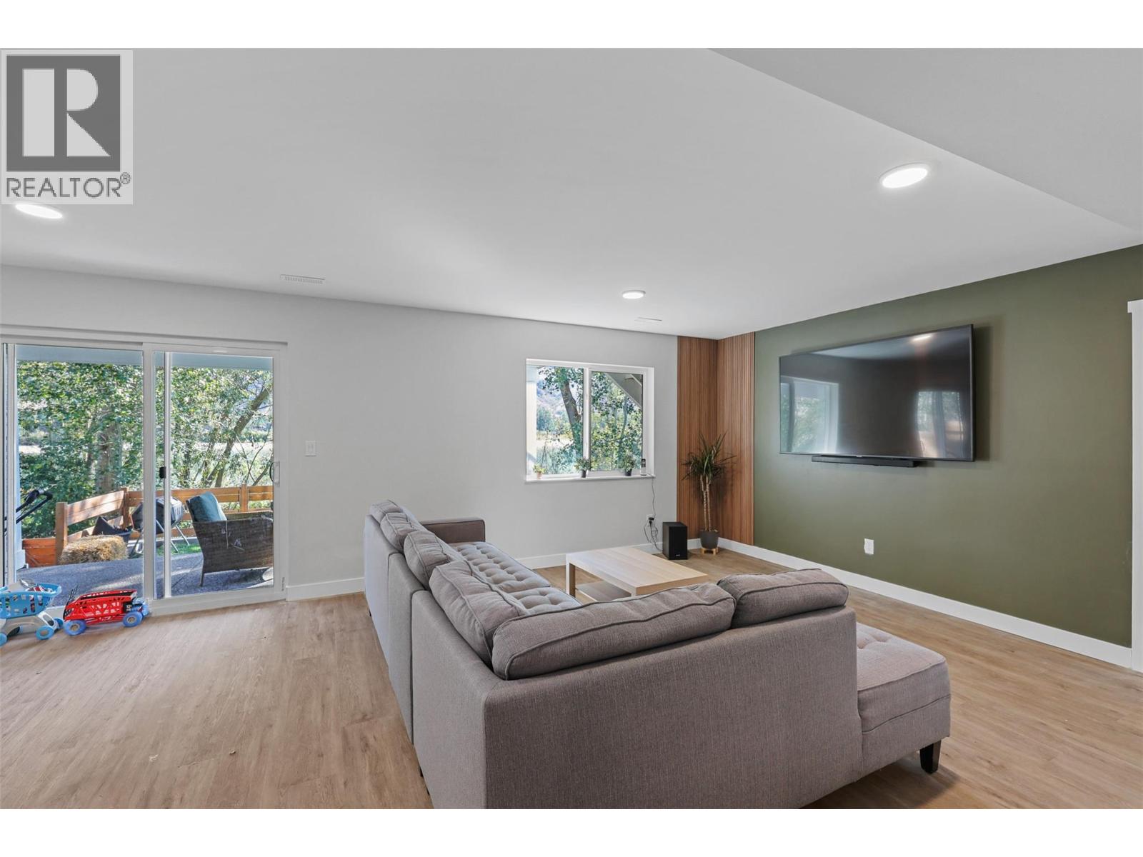 2742 Beachmount Crescent, Kamloops, British Columbia  V2B 0E6 - Photo 52 - 10362980