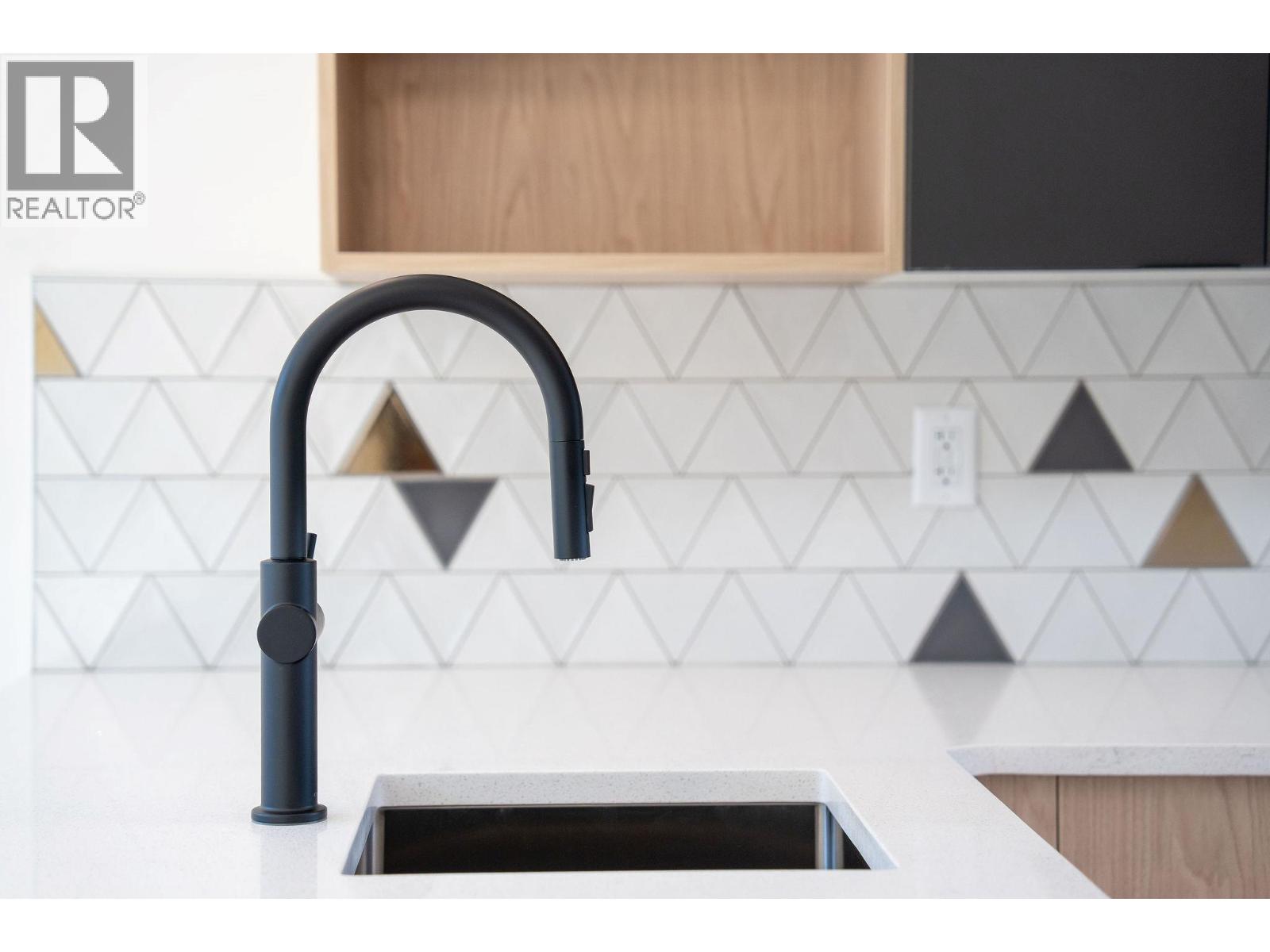 416 Humbert Street Unit# 5, Revelstoke, British Columbia  V0E 2S1 - Photo 3 - 10363298