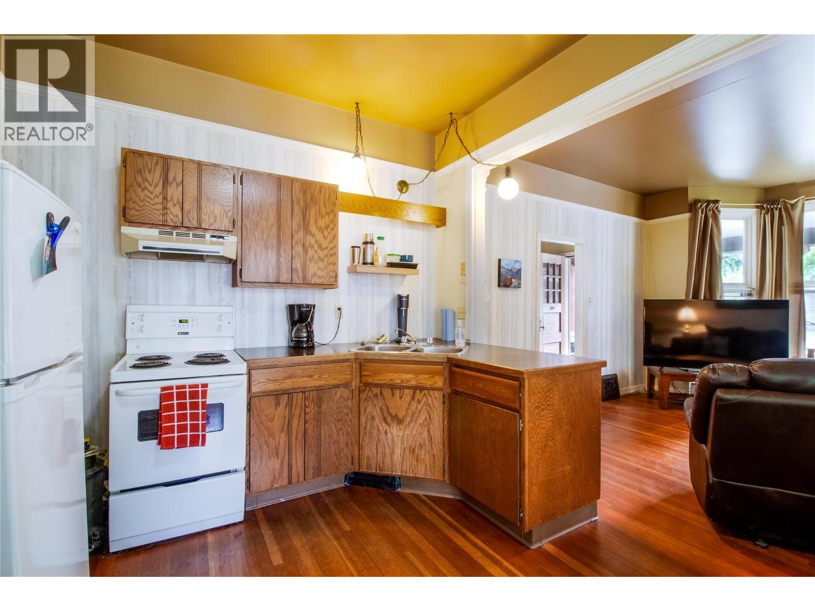 614 Mackenzie Avenue, Revelstoke, British Columbia  V0E 2S0 - Photo 13 - 10363451