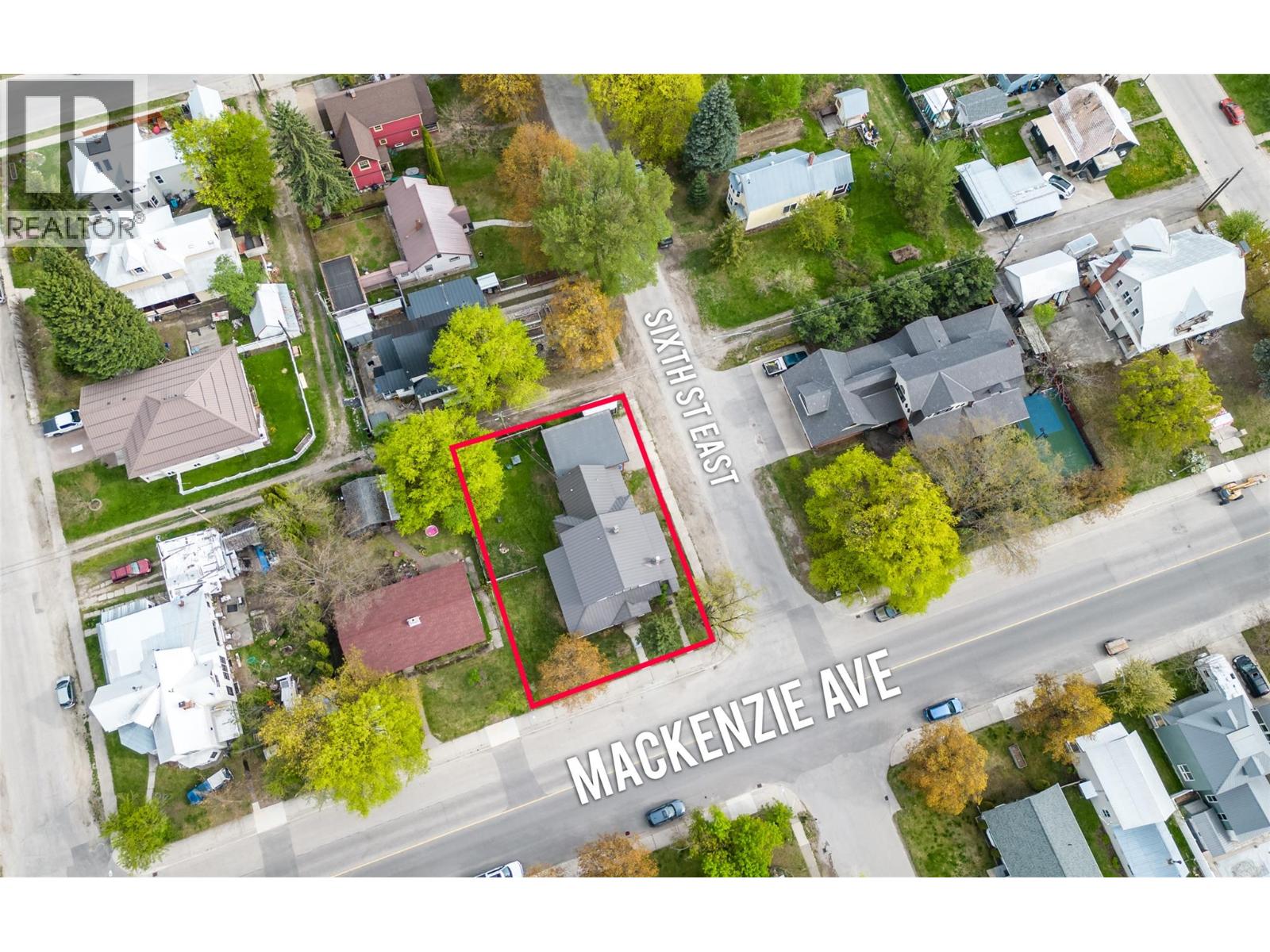 614 Mackenzie Avenue, Revelstoke, British Columbia  V0E 2S0 - Photo 5 - 10363451