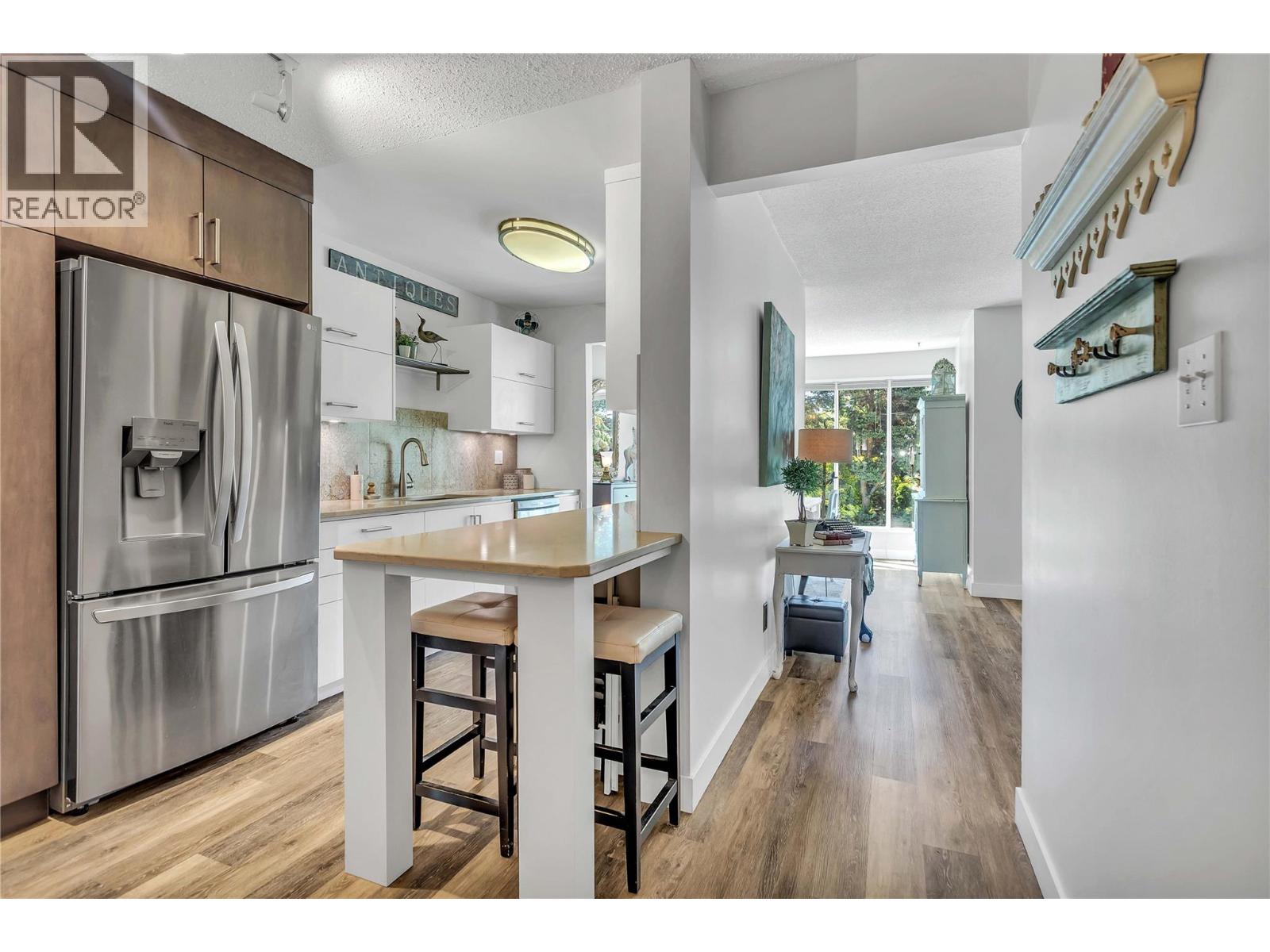 1056 Bernard Avenue Unit# 216, Kelowna, British Columbia  V1Y 8L7 - Photo 2 - 10362901