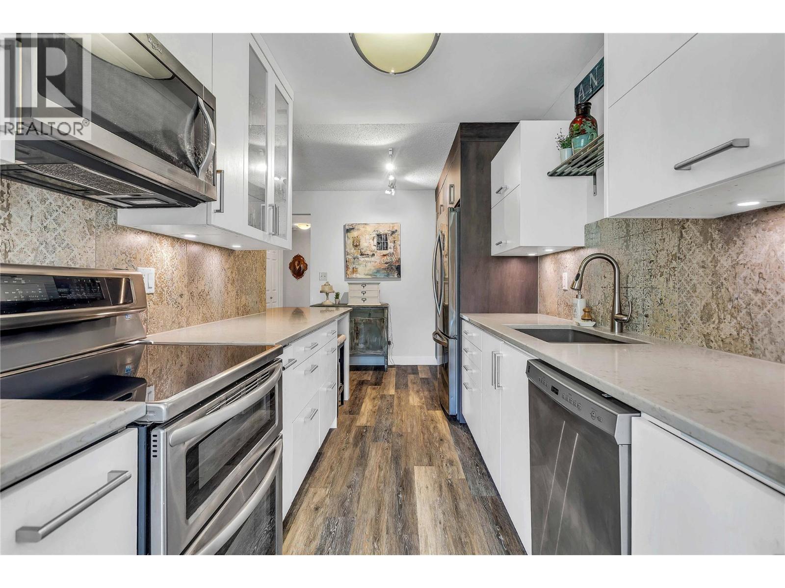 1056 Bernard Avenue Unit# 216, Kelowna, British Columbia  V1Y 8L7 - Photo 3 - 10362901