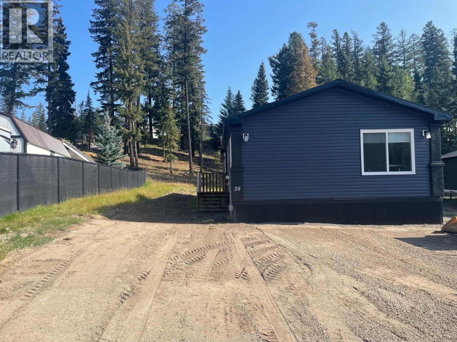 20 Cherokee Drive, Elkford, British Columbia  V0B 1H0 - Photo 1 - 10363349