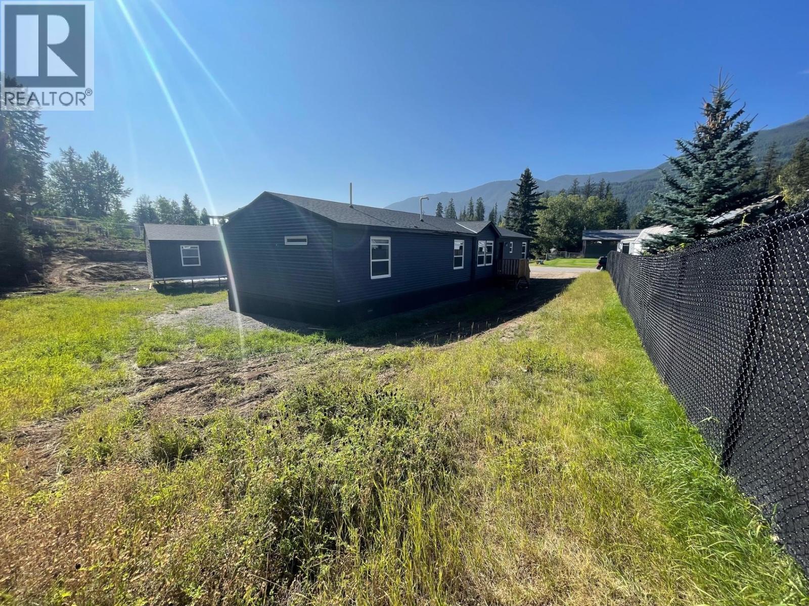 20 Cherokee Drive, Elkford, British Columbia  V0B 1H0 - Photo 22 - 10363349