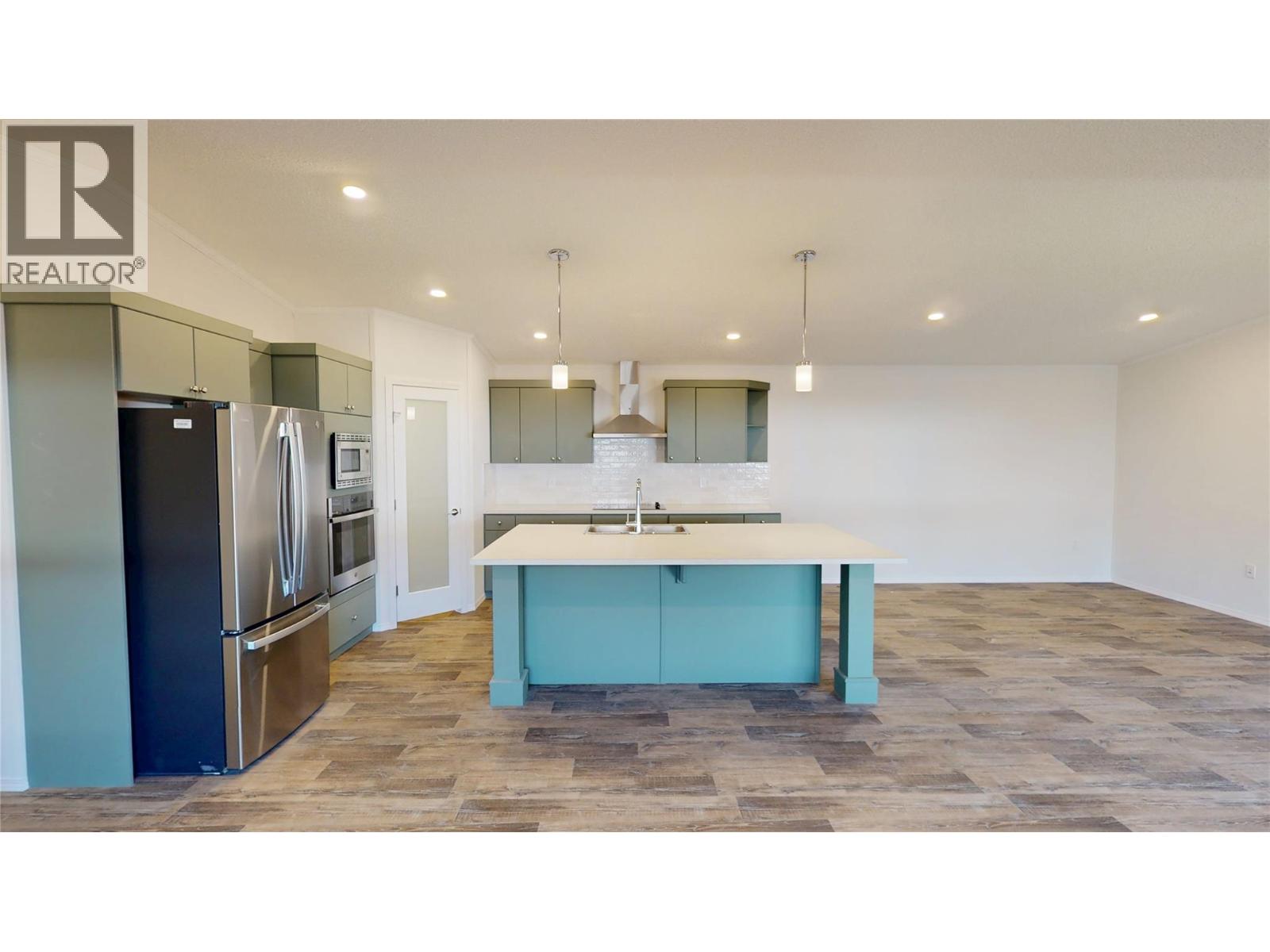 20 Cherokee Drive, Elkford, British Columbia  V0B 1H0 - Photo 6 - 10363349