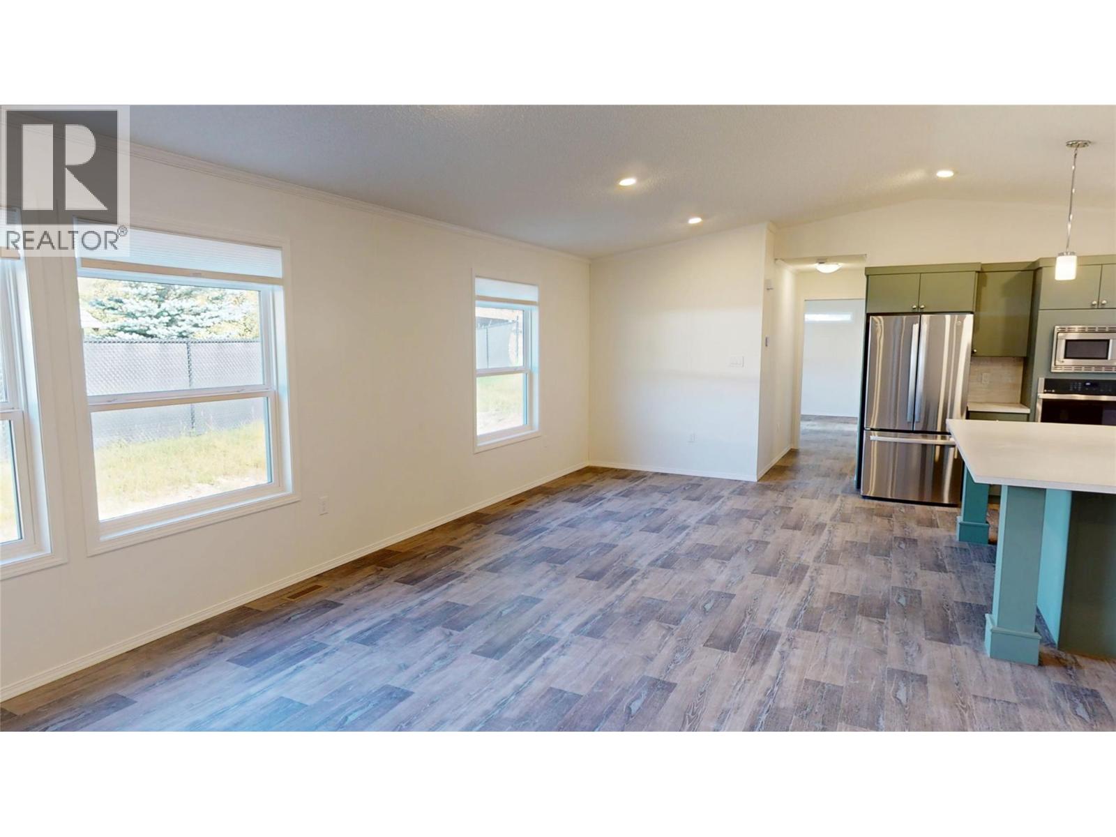 20 Cherokee Drive, Elkford, British Columbia  V0B 1H0 - Photo 8 - 10363349