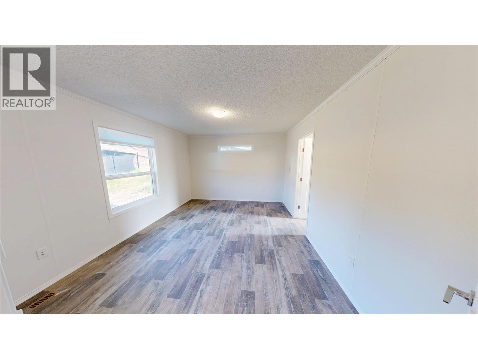 20 Cherokee Drive, Elkford, British Columbia  V0B 1H0 - Photo 9 - 10363349