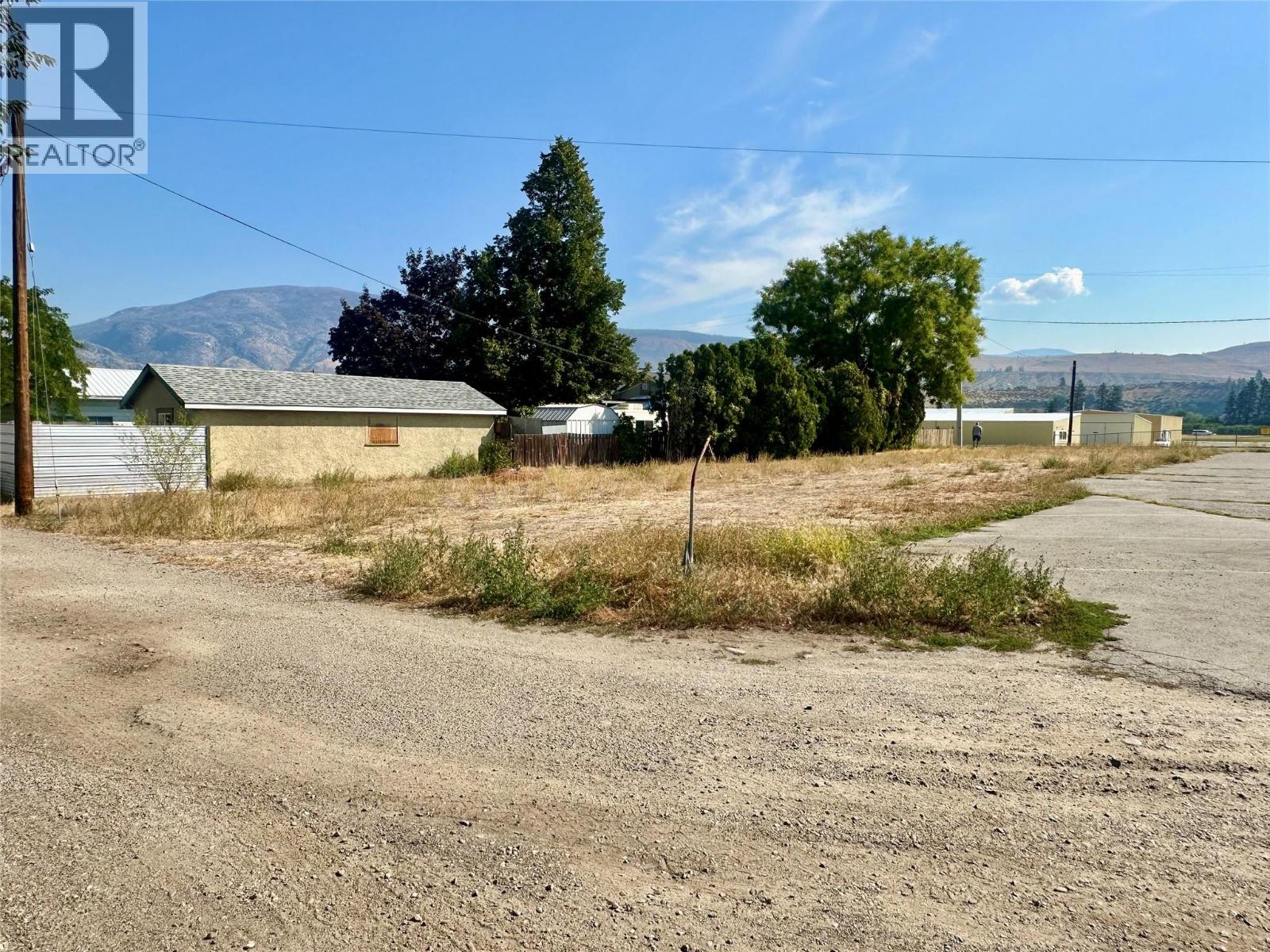 5812 Airport Street, Oliver, British Columbia  V0H 1T0 - Photo 1 - 10362653