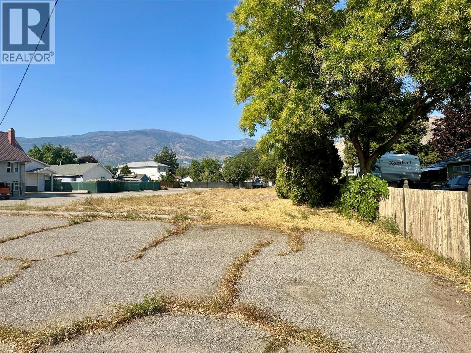 5812 Airport Street, Oliver, British Columbia  V0H 1T0 - Photo 2 - 10362653