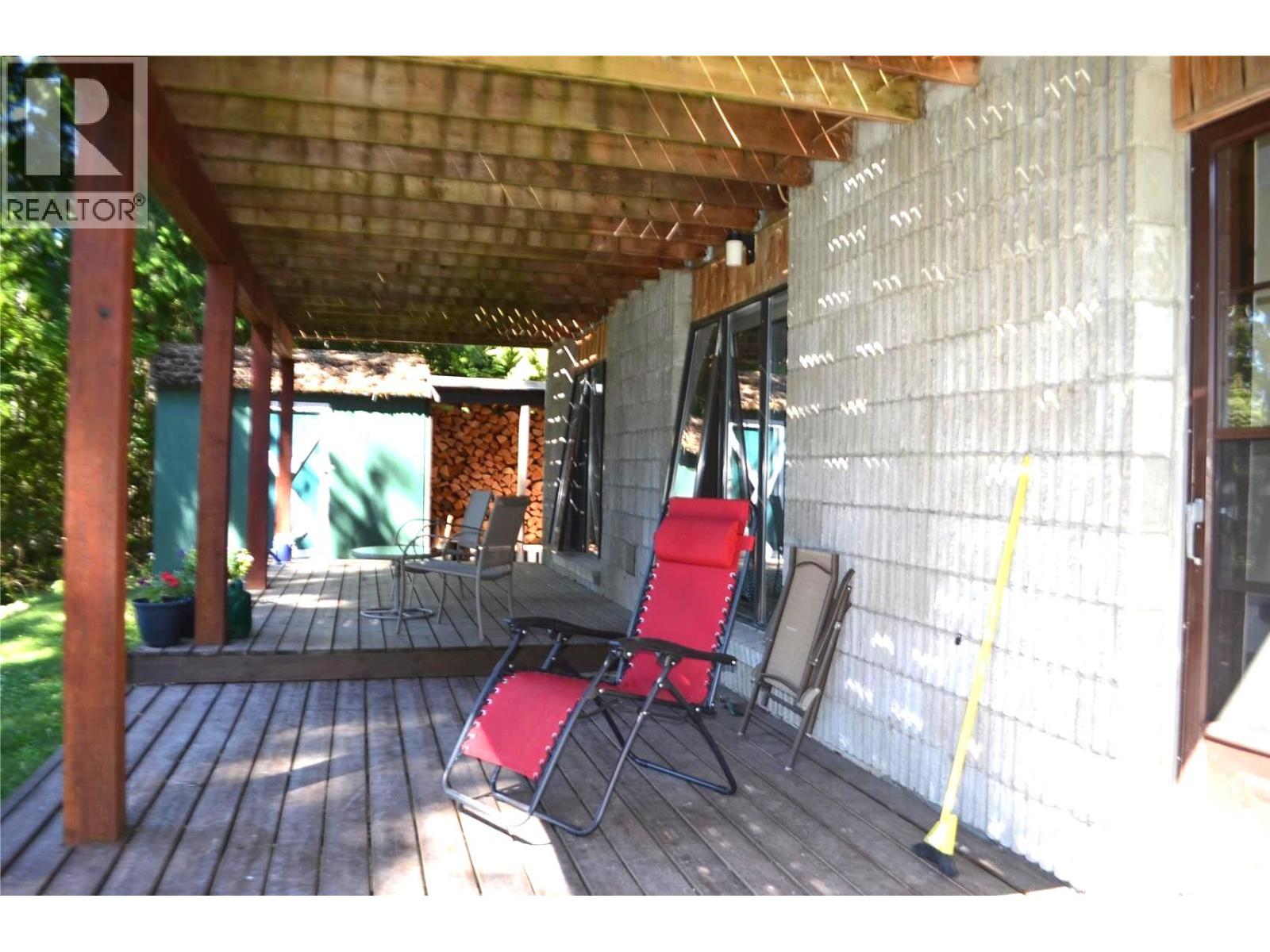 7508 Crowfoot Drive, Anglemont, British Columbia  V0E 1M8 - Photo 25 - 10363526