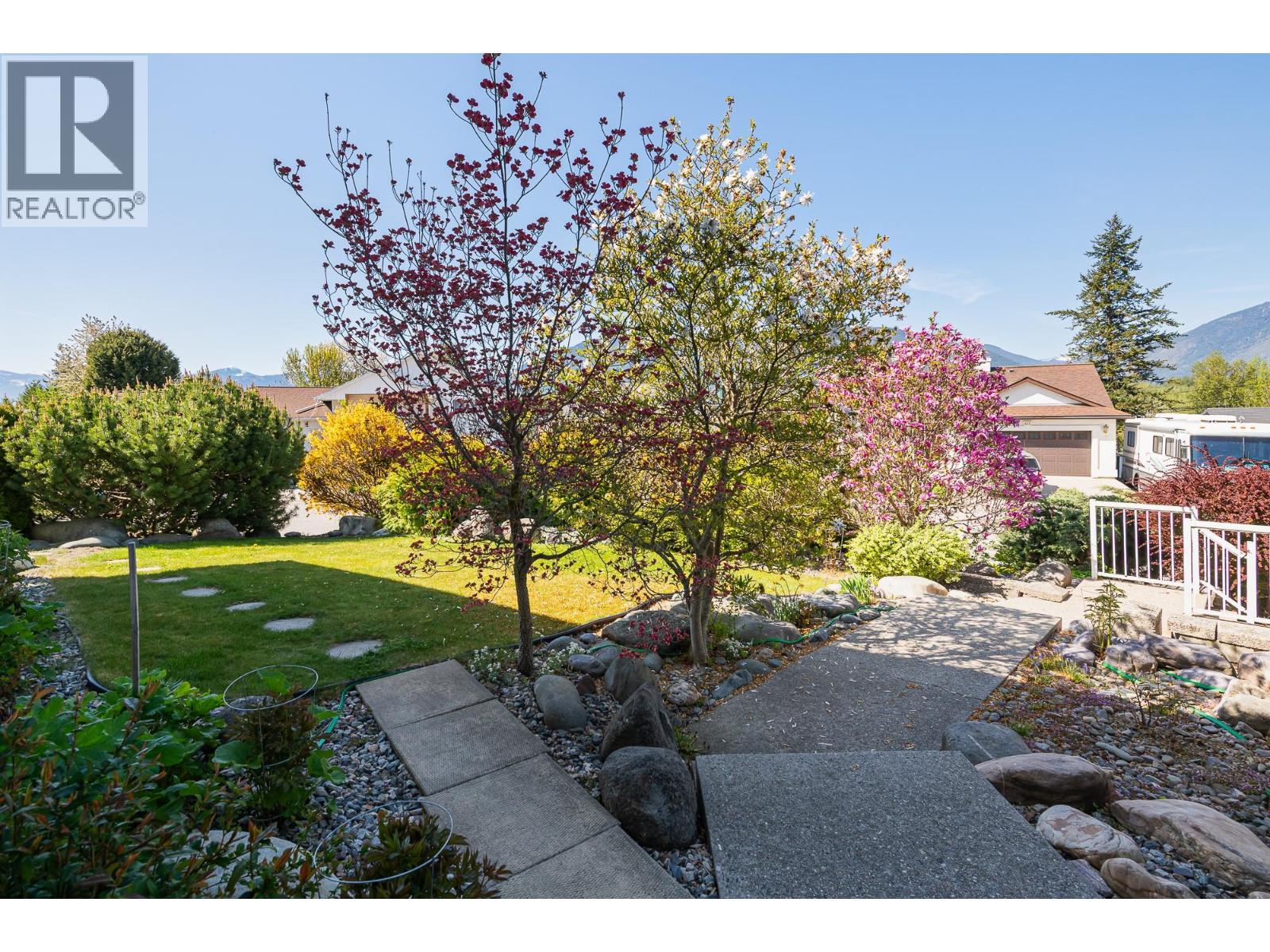 304 Dugan Street, Creston, British Columbia  V0B 1G3 - Photo 6 - 10363613