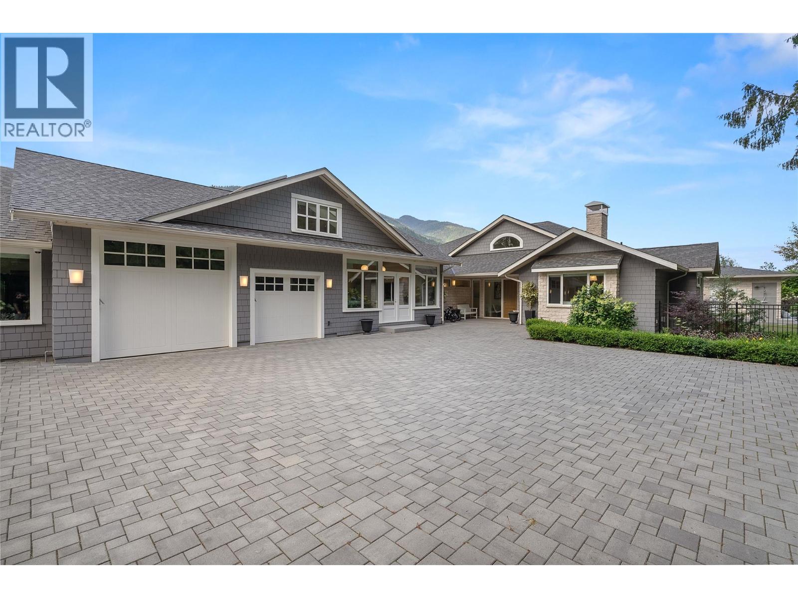 2506 Welch Place, Magna Bay, British Columbia  V0E 1M7 - Photo 1 - 10359859