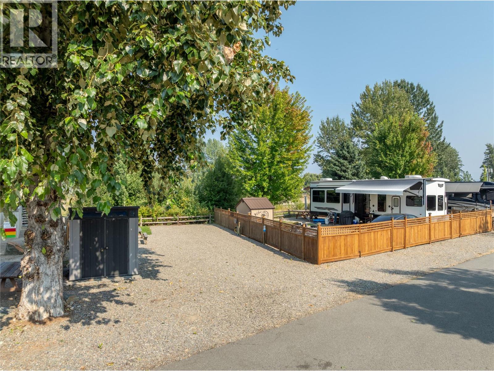 12 Marina Way, Lee Creek, British Columbia  V0E 1M4 - Photo 3 - 10361852