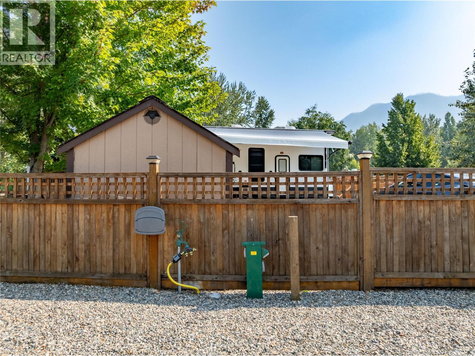 12 Marina Way, Lee Creek, British Columbia  V0E 1M4 - Photo 4 - 10361852