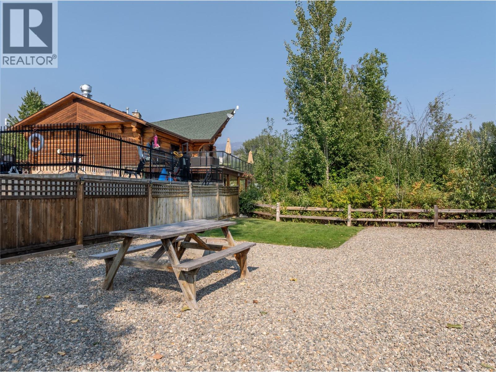 12 Marina Way, Lee Creek, British Columbia  V0E 1M4 - Photo 8 - 10361852