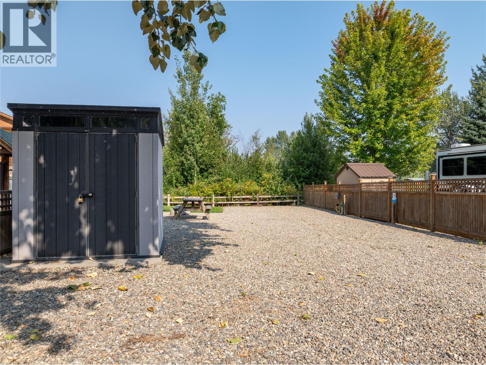 12 Marina Way, Lee Creek, British Columbia  V0E 1M4 - Photo 9 - 10361852