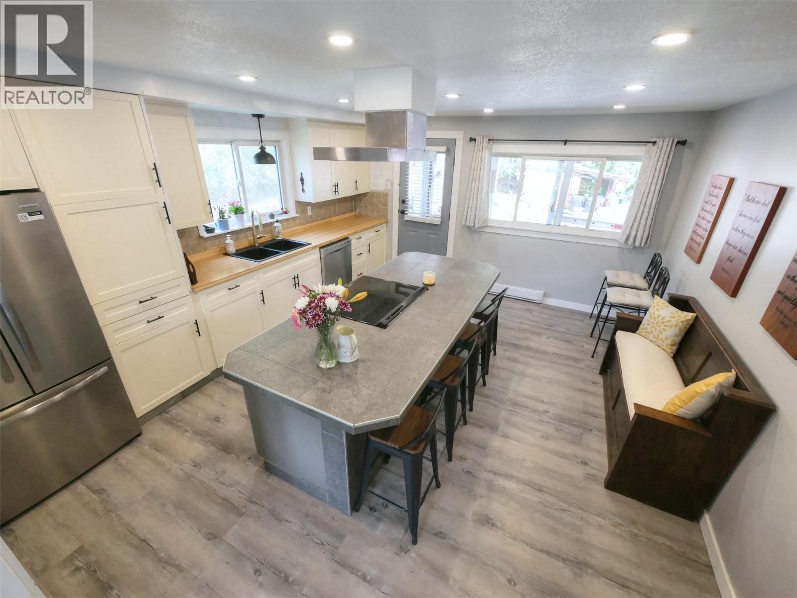 517 3a Avenue Nw, Nakusp, British Columbia  V0G 1R0 - Photo 3 - 10363595