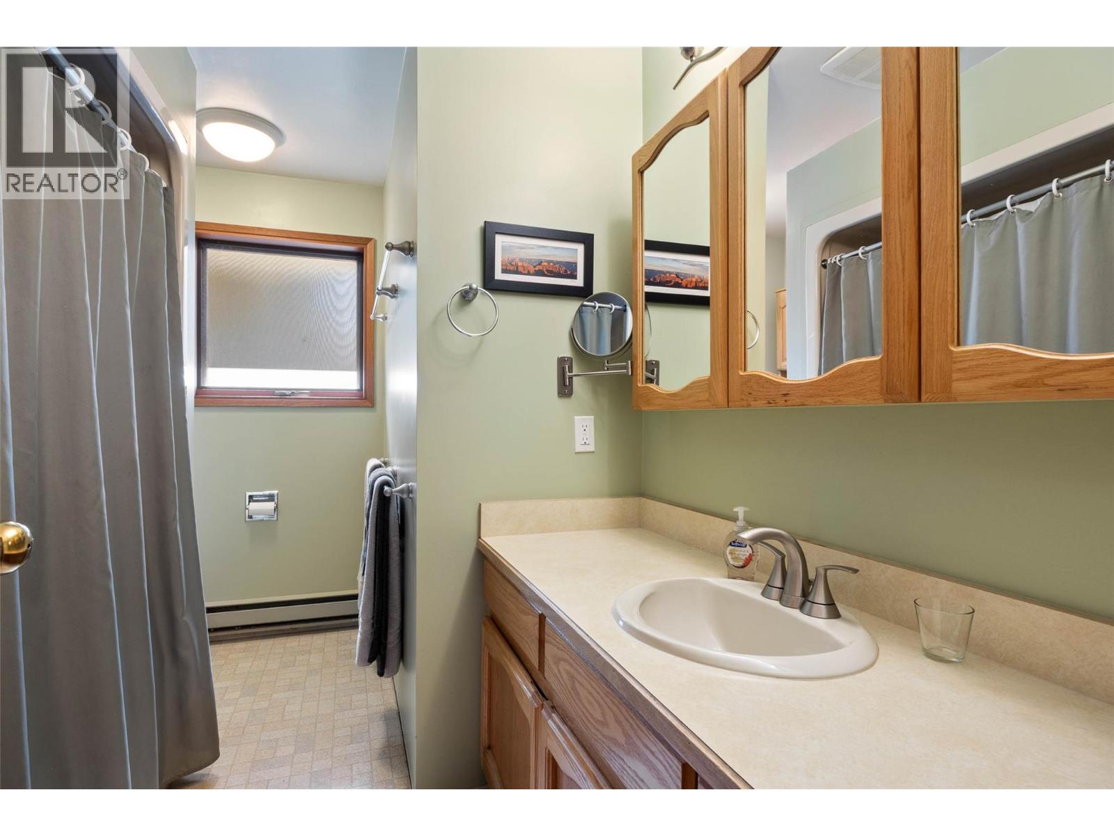 4072 Butters Road, Scotch Creek, British Columbia  v0e 1m5 - Photo 10 - 10363390