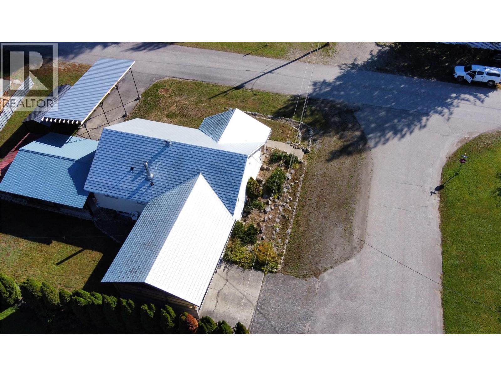 301 5th Street Nw, Nakusp, British Columbia  V0G 1R0 - Photo 37 - 10363697