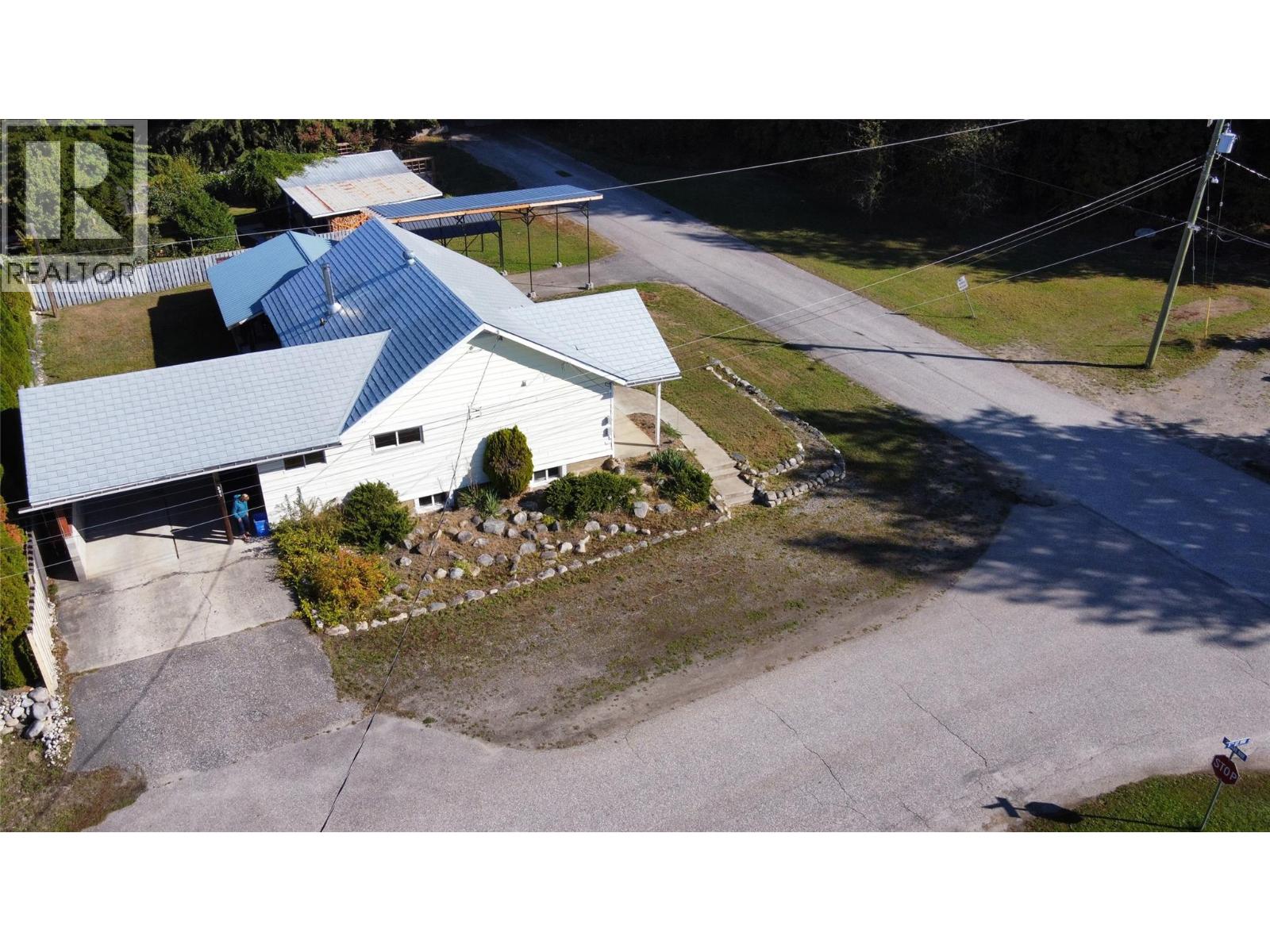 301 5th Street Nw, Nakusp, British Columbia  V0G 1R0 - Photo 4 - 10363697