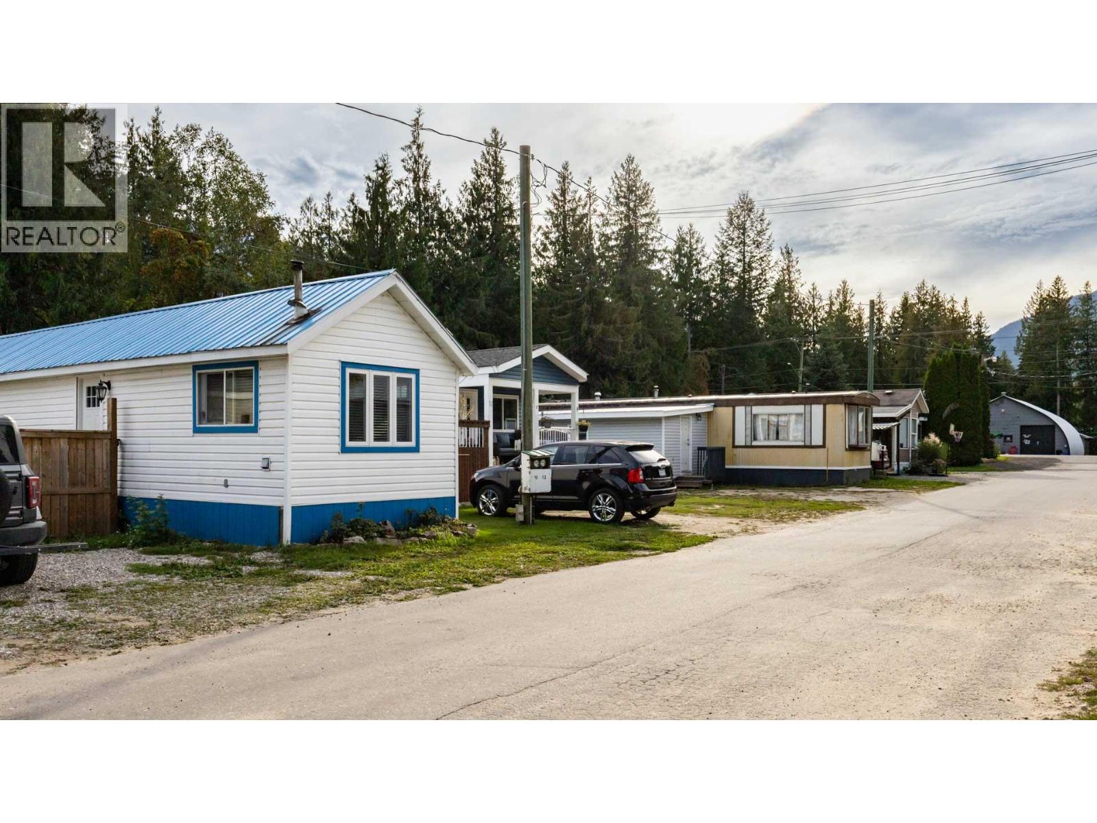 978 Lundell Road, Revelstoke, British Columbia  V0E 2S0 - Photo 2 - 10363752