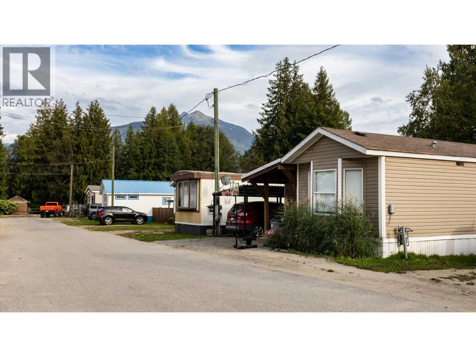 978 Lundell Road, Revelstoke, British Columbia  V0E 2S0 - Photo 8 - 10363752
