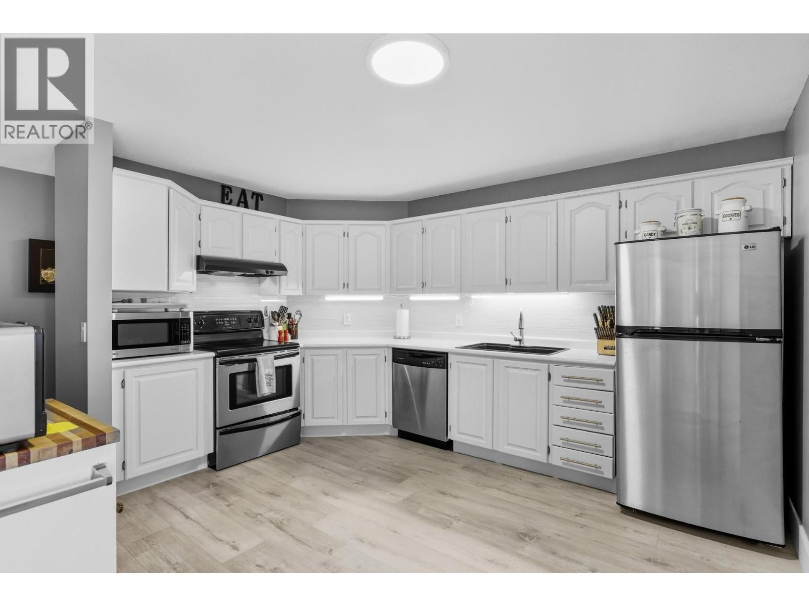 6555 Sherburn Road, Peachland, British Columbia  V0H 1X7 - Photo 49 - 10362839