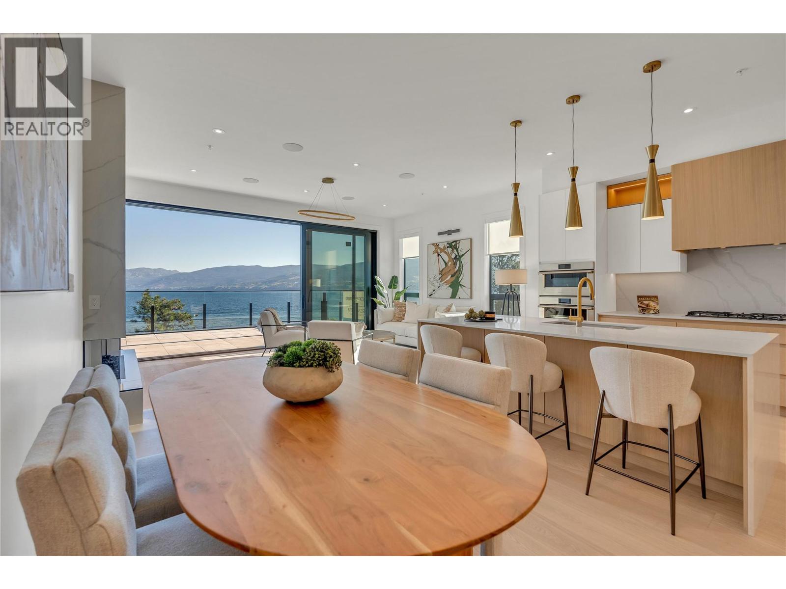 602 Lakeshore Drive Unit# 401, Penticton, British Columbia  V2A 1B9 - Photo 1 - 10363921