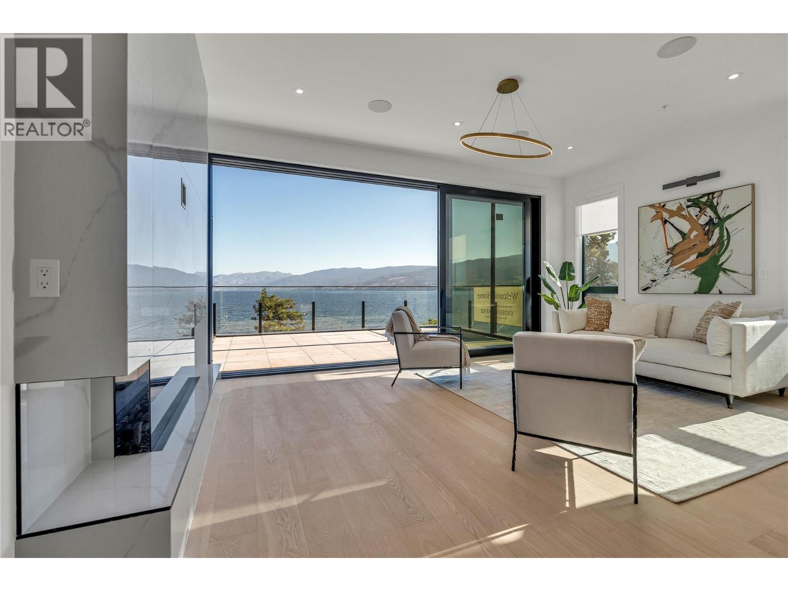 602 Lakeshore Drive Unit# 401, Penticton, British Columbia  V2A 1B9 - Photo 2 - 10363921