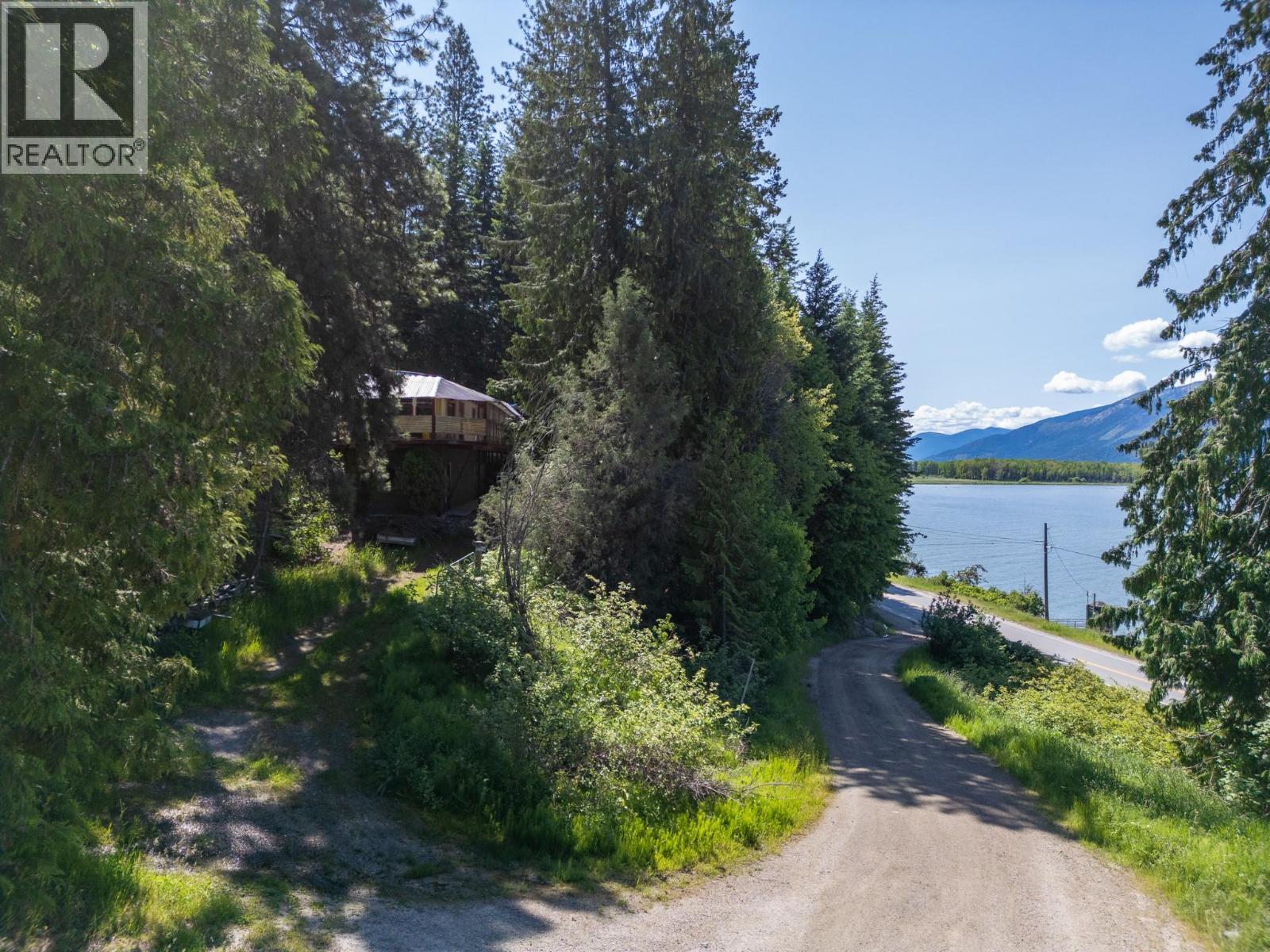 9308 Main Street, Kuskanook, British Columbia  V0B 2C0 - Photo 1 - 10363841