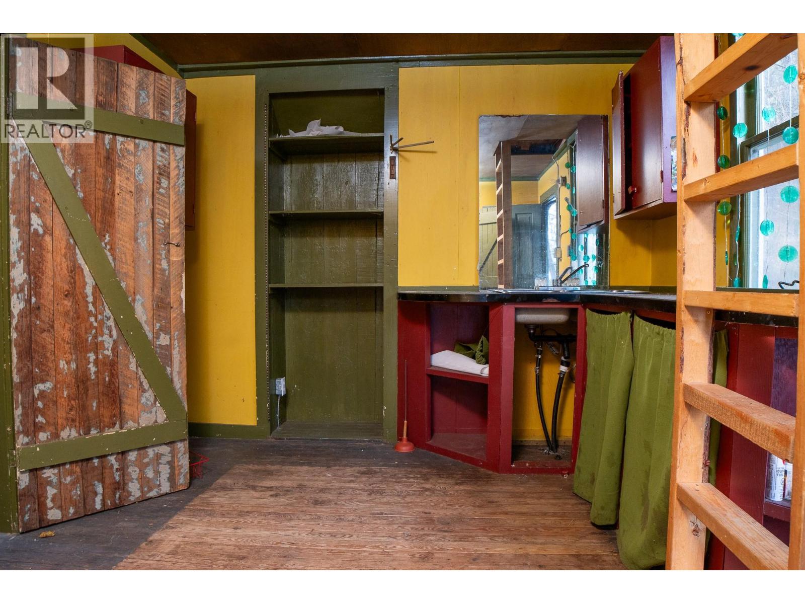 9308 Main Street, Kuskanook, British Columbia  V0B 2C0 - Photo 22 - 10363841