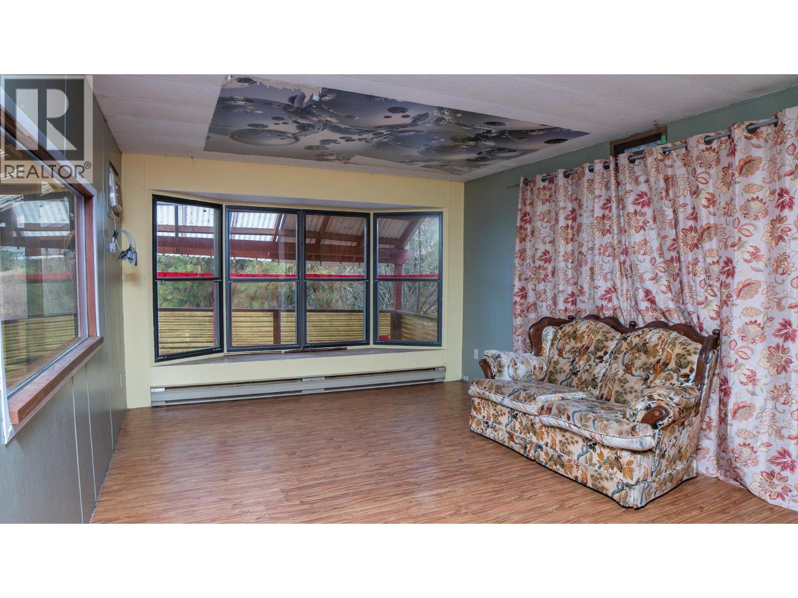 9308 Main Street, Kuskanook, British Columbia  V0B 2C0 - Photo 4 - 10363841