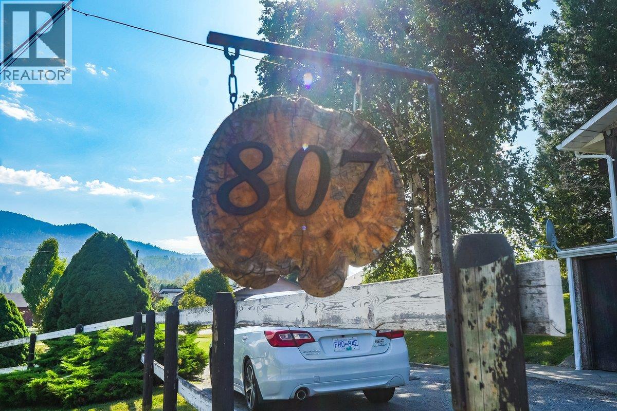 807 Waterloo Road, Ootischenia, British Columbia  V1N 4K8 - Photo 13 - 10363749