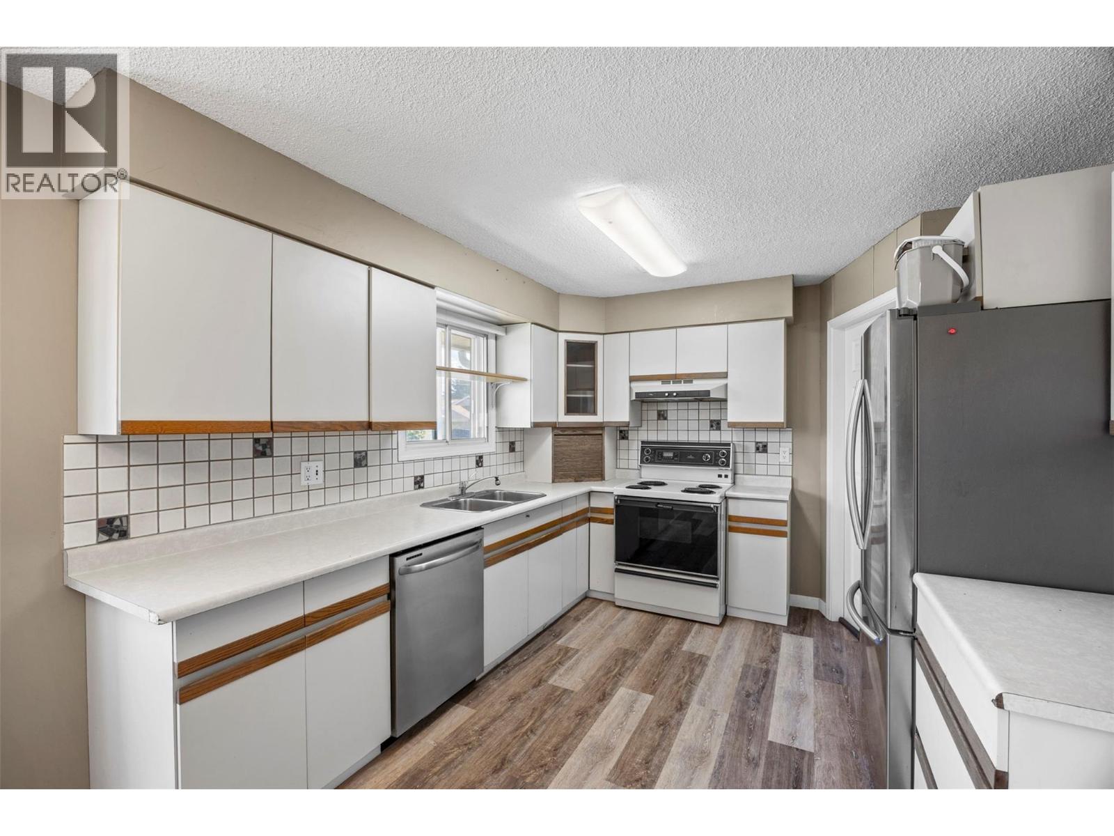 971 Kirkland Place, Kamloops, British Columbia  V2B 3Y7 - Photo 10 - 10363953