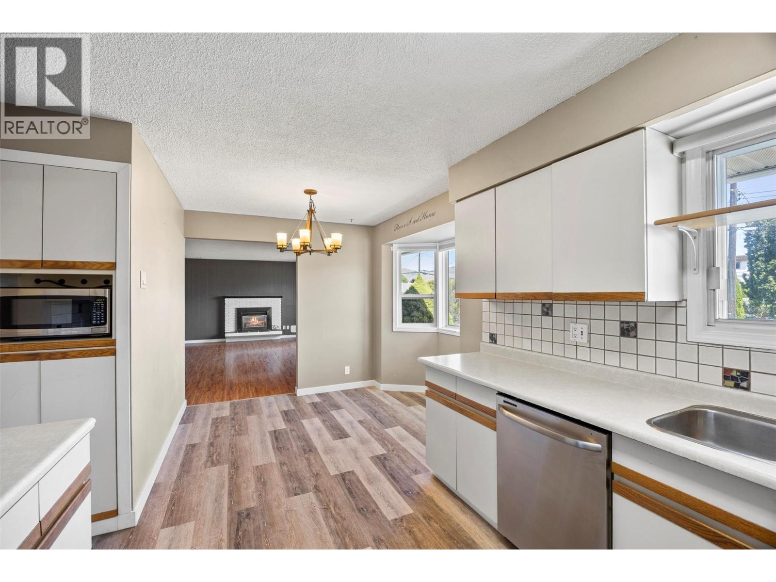 971 Kirkland Place, Kamloops, British Columbia  V2B 3Y7 - Photo 11 - 10363953