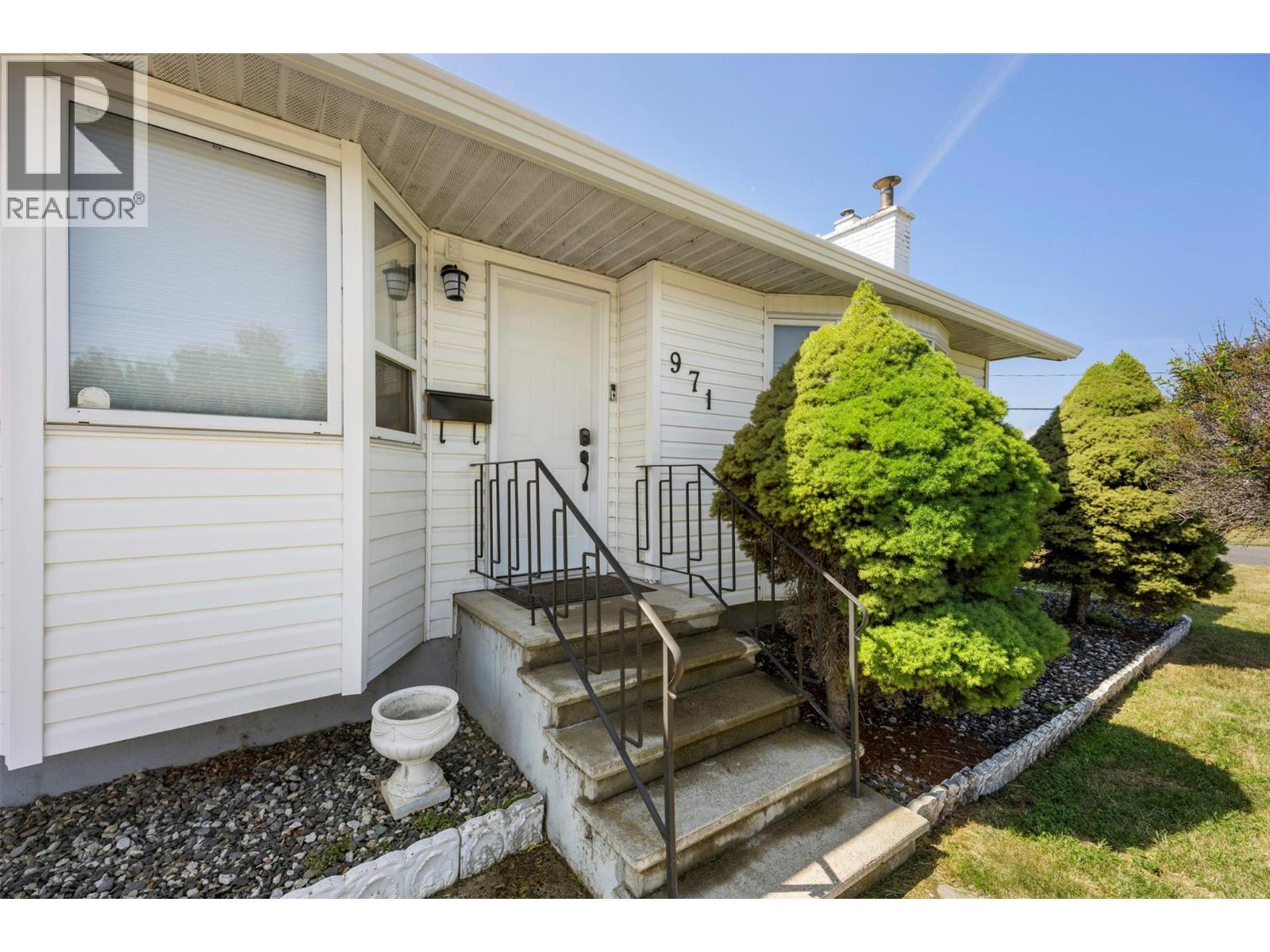 971 Kirkland Place, Kamloops, British Columbia  V2B 3Y7 - Photo 3 - 10363953