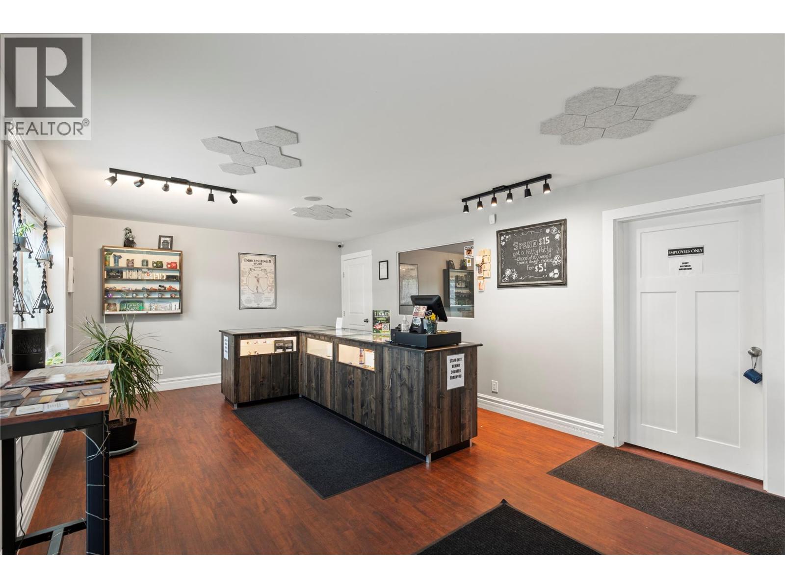 5661 97 Highway, Falkland, British Columbia  V0E 1W0 - Photo 4 - 10363939