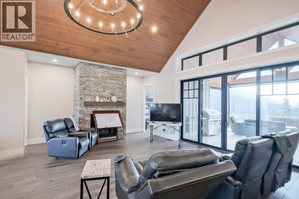 7839 Falcon Ridge Crescent, Kelowna, British Columbia  V1P 1J2 - Photo 3 - 10363715