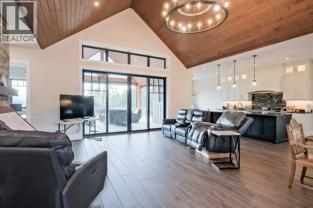 7839 Falcon Ridge Crescent, Kelowna, British Columbia  V1P 1J2 - Photo 4 - 10363715