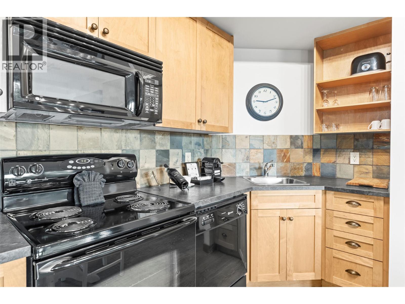 105 Village Centre Court Unit# 321, Vernon, British Columbia  V1H 1T2 - Photo 4 - 10363966