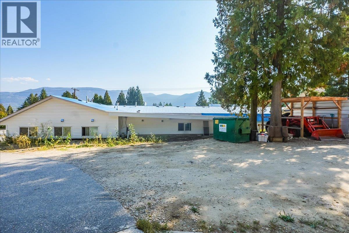 2100 Crestview Crescent, Castlegar, British Columbia  V1N 3B3 - Photo 10 - 10363815