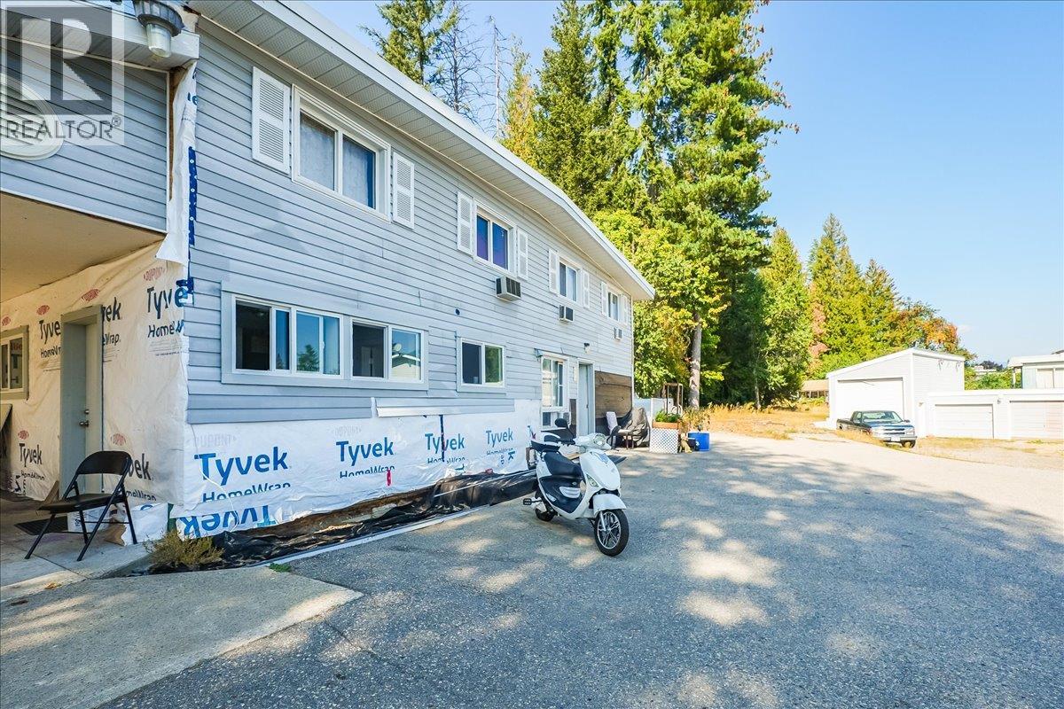 2100 Crestview Crescent, Castlegar, British Columbia  V1N 3B3 - Photo 13 - 10363815