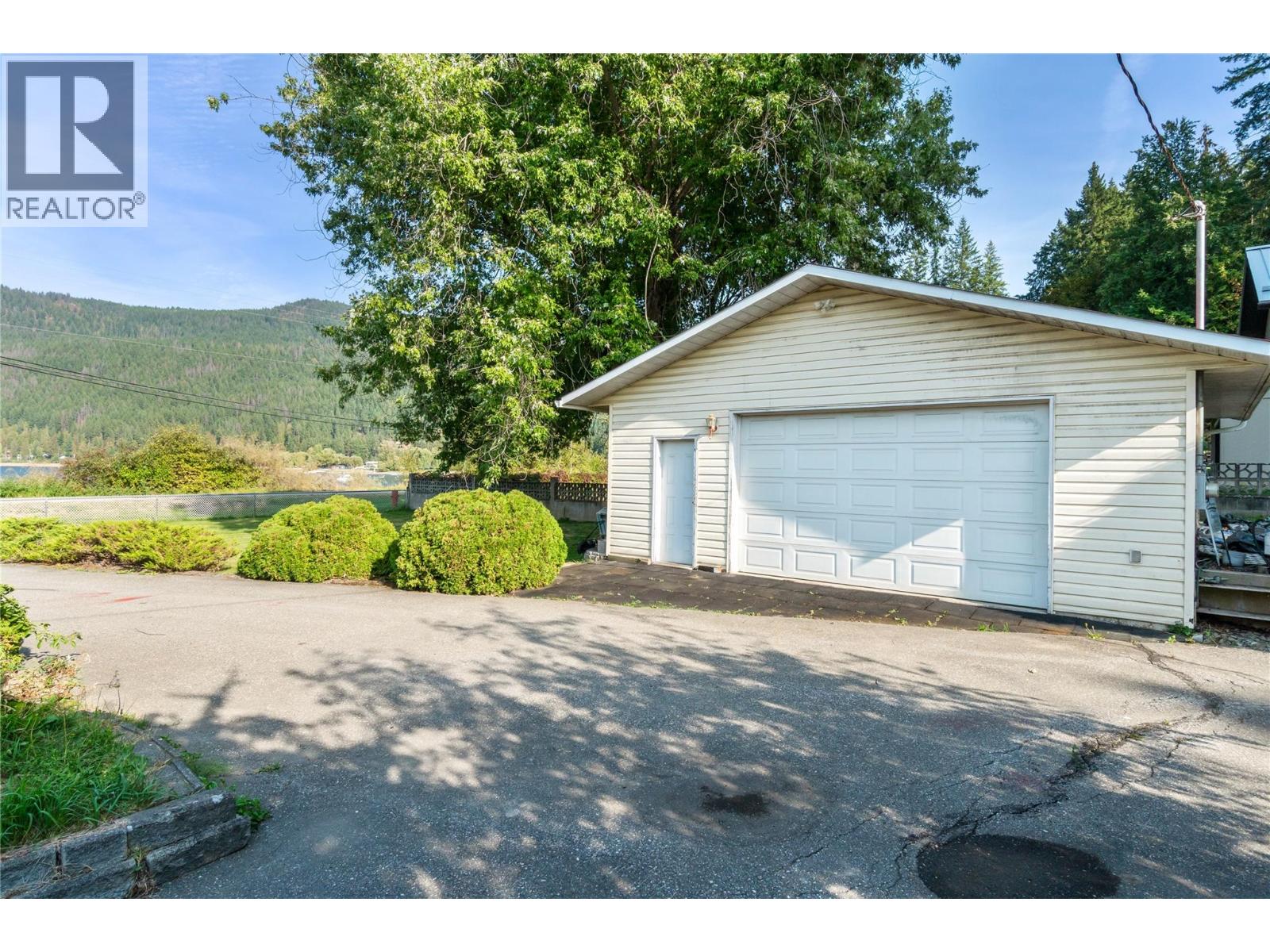 2602 Blind Bay Road, Blind Bay, British Columbia  V0E 1H1 - Photo 18 - 10363974