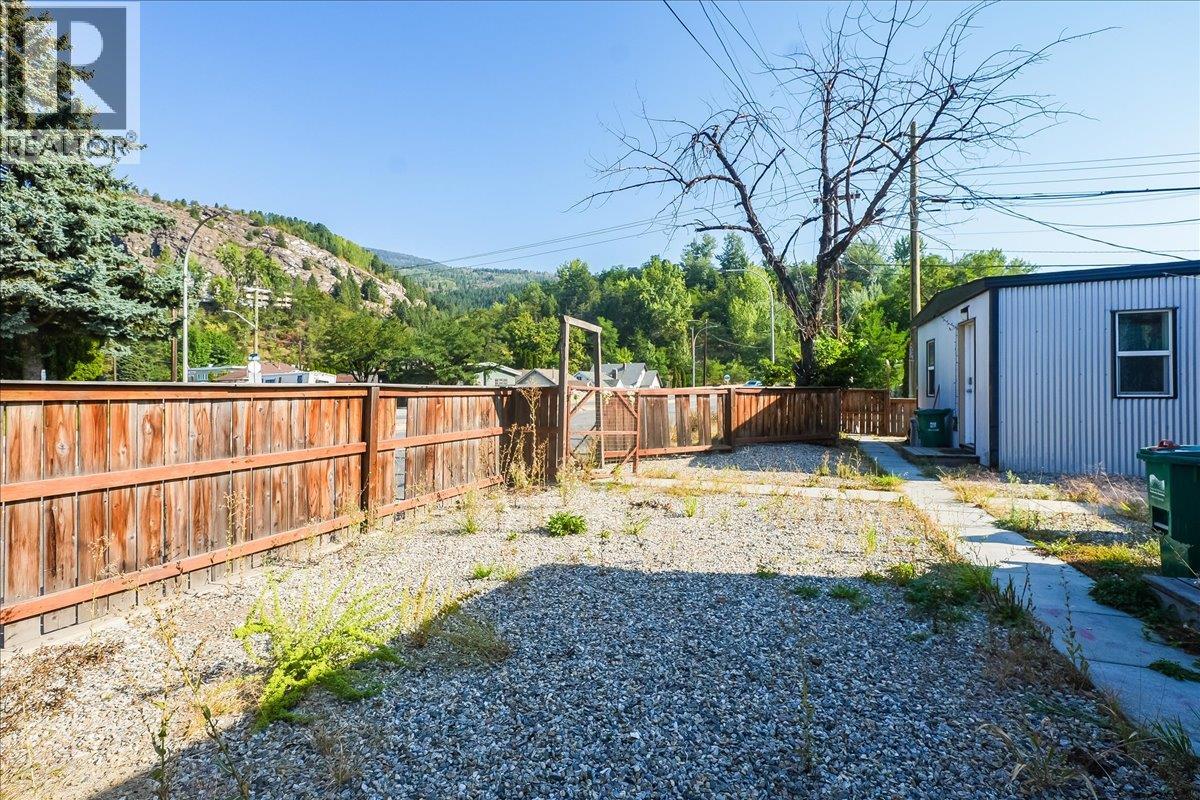 1406 Fourth Avenue, Trail, British Columbia  V1R 1S5 - Photo 3 - 10363830