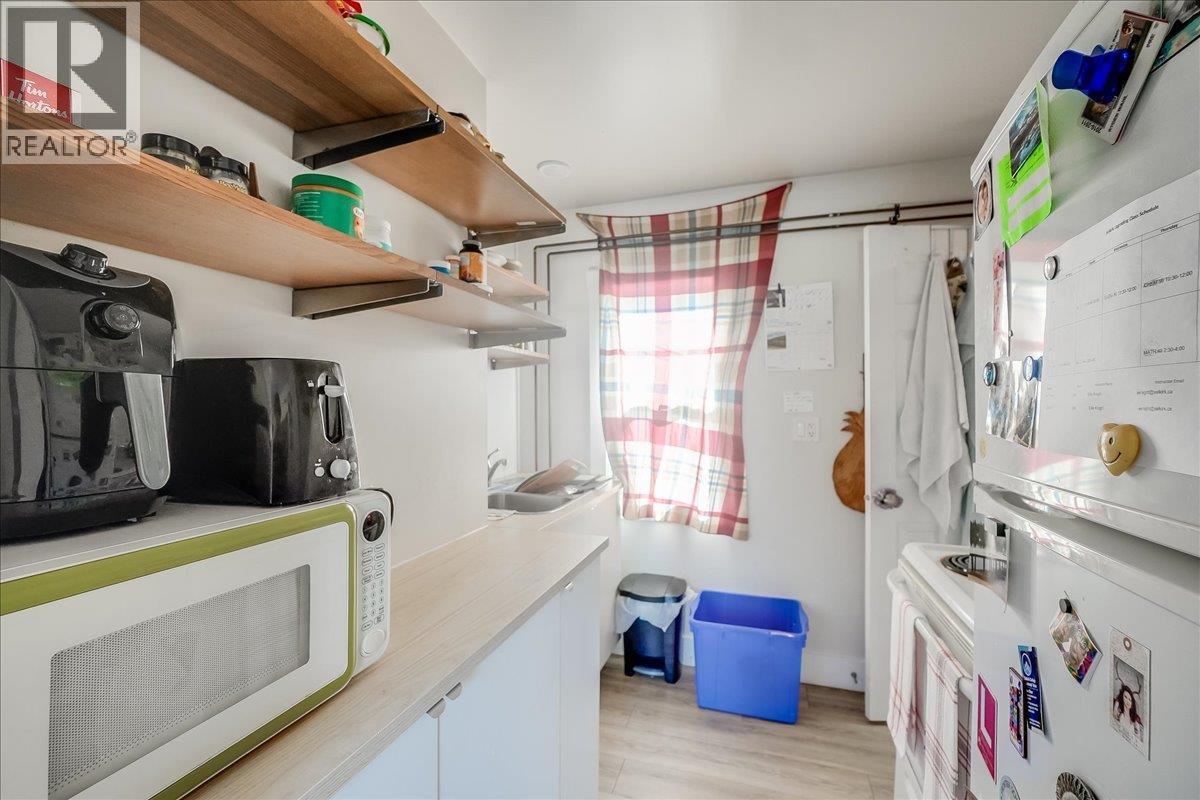 1406 Fourth Avenue, Trail, British Columbia  V1R 1S5 - Photo 9 - 10363830